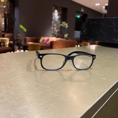 Brýle Zwart, jak nahlášeno Van der Valk Hotel Veenendaal pomocí iLost