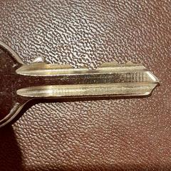 Clauer métal, segons ha informat TCL mitjançant iLost