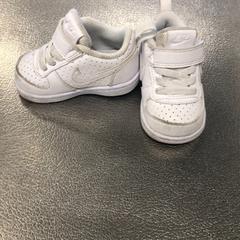 Zapato infantil, segundo informou IKEA Haarlem usando iLost