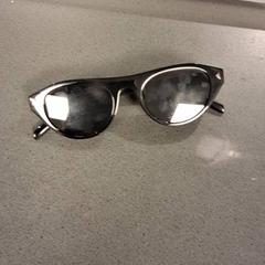 Gafas de sol Zonnebril, segundo informou Breng Nijmegen usando iLost