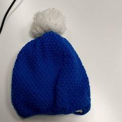 Muts blauw, as reported by Centraal magazijn using iLost