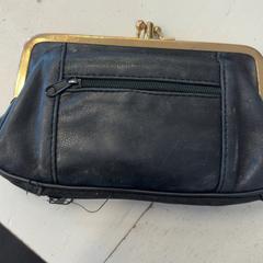 Peňaženka Raja, ako bolo nahlásené GVB pomocou iLost