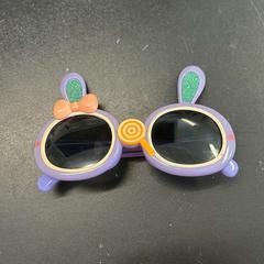 Sunglasses kind, as reported by Centraal magazijn using iLost