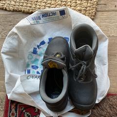 Veiligheidsbottienen maat 39, amint azt az iLostnak jelentették.