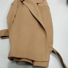 Kleding - jas, segundo informou Regio West-Vlaanderen usando iLost