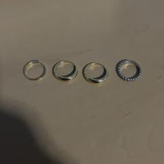 Ringen Goud en zilverkleur, zoals gemeld door Jaarbeurs met iLost