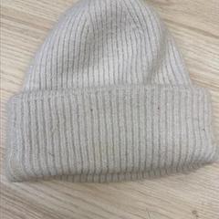 Mössa beige, rapporterat av IKEA Jönköping med iLost