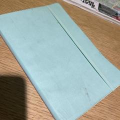 Liburua Turquoise, French writing, gisa salatu by MEININGER Hotel Berlin East Side Gallary iLost erabiliz