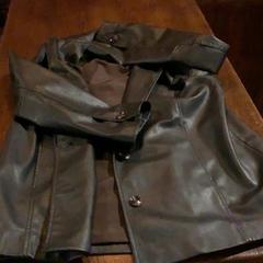 Chaqueta Zwart bruine leren jas, ha sido reportado por Café Leentje con iLost