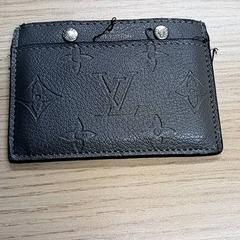 Plånböcker Azzagnuni, rapporterat av Regio Limburg - Leuven med iLost