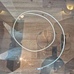 Câble de charge, a été signalé par Amsterdam ID Aparthotel utilisant iLost