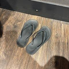 Sandalias, segundo informou Van der Valk Hotel Veenendaal usando iLost