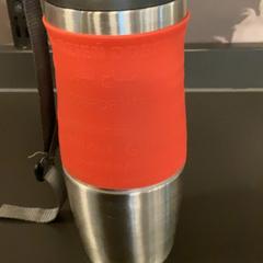 Thermos bottle Red, como reportado por MEININGER Hotel Dresden Zentrum utilizando o iLost