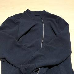 衣類 - Vest がiLostで Centraal magazijn によって報告されました
