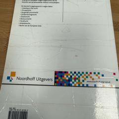 Könyv Basisboek Recht, amint azt Arriva Friesland / Groningen az iLost segítségével jelentette.