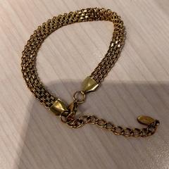 Armbånd, som rapportert av IKEA Toulouse ved bruk av iLost