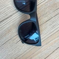 Gafas de sol Zwart, ha sido reportado por Pathé Delft con iLost