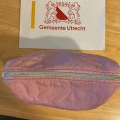Trousse de maquillage Roze, a été signalé par Gemeente Utrecht utilisant iLost