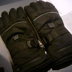 Guants, segons ha informat SnowWorld Landgraaf mitjançant iLost