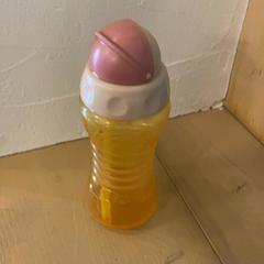 Botella para beber Geel, segundo informou Familie Resort Molenwaard usando iLost