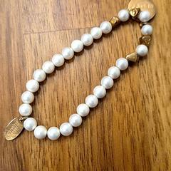 Armband Wit en rose goud, zoals gemeld door Universiteitsbibliotheek Universiteitskwartier met iLost