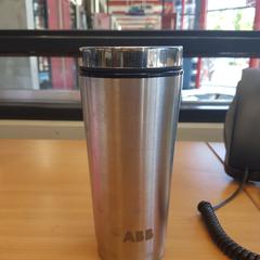 Thermosbeker Zilver metaal, iLost를 사용하여 TU/e - Receptie Traverse에 보고됨