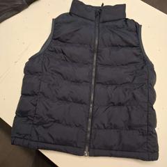 Gilet matelassé Donker blauw, a été signalé par Avonturenpark Hellendoorn utilisant iLost