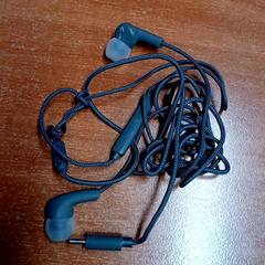 Fülhallgató Grijs, amint azt Regio Limburg - Leuven az iLost segítségével jelentette.