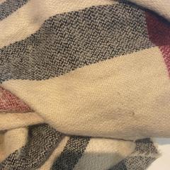 Kendő Licht bruin met patroon, amint azt Pathé Nijmegen az iLost segítségével jelentette.