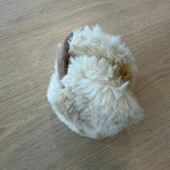 Cache-oreilles, a été signalé par Van Heugten Tours utilisant iLost