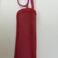 Glasses case with glasses, as reported by Schönbrunn "Group Center" using iLost