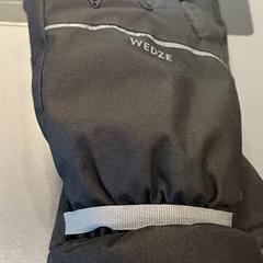 手袋 Zwsrt がiLostで Qbuzz GD Groningen HS によって報告されました