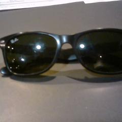 نظارات شمسية rayban، كما تم الإبلاغ عنه بواسطة SnowWorld Landgraaf عبر iLost