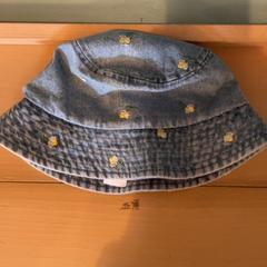 Cappello, come riportato da Familie Resort Molenwaard utilizzando iLost