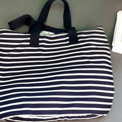 Bolsa tote, segundo informou Diergaarde Blijdorp usando iLost