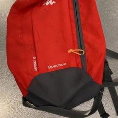 バックパック Quechua がiLostで IKEA Haarlem によって報告されました