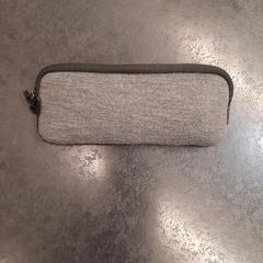 Brillenkoker met bril, som rapportert av Rotterdam The Hague Airport ved bruk av iLost