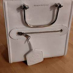 Hordtáska Sac à main beige, amint azt IKEA Paris - Evry az iLost segítségével jelentette.