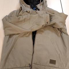 Kleding - Jas bruin/beige, ako bolo nahlásené Regio Oost-Vlaanderen pomocou iLost