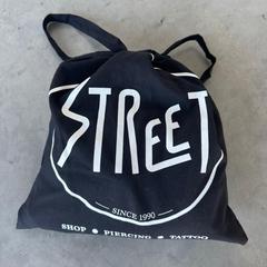 体操着袋 がiLostで Centraal magazijn によって報告されました