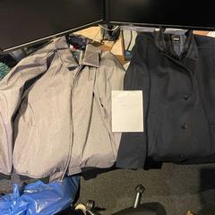 Kabátok grijs en donker blauw, amint azt Haven Hotel Rotterdam az iLost segítségével jelentette.