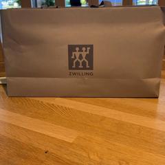 Purchase zwilling, jak nahlášeno Designer Outlet Roermond pomocí iLost