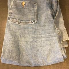 Jeans, come riportato da MEININGER Hotel Brussels City Center utilizzando iLost