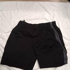 السراويل القصيرة، كما تم الإبلاغ عنه بواسطة Grand Hotel Amrâth Amsterdam عبر iLost