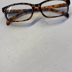 Ulleres, segons ha informat HTM mitjançant iLost