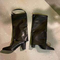 Stiefel, gemeldet von Room Mate Bruno über iLost