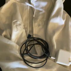 İLost kullanarak MEININGER Hotel Dresden Zentrum tarafından bildirildiği gibi Kapüşonlu svetşört & Şarj cihazı White