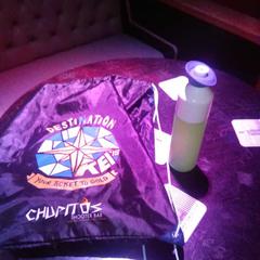 Chupitos bag with dopper bottle, come riportato da The End Karaoke Groningen utilizzando iLost