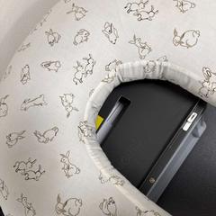 Zitkussen baby wit/bruine konijntjes, come riportato da VITAZ campus Sint-Niklaas utilizzando iLost