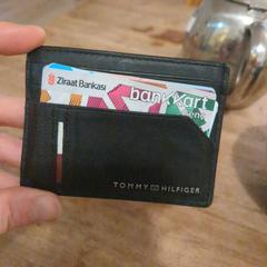 Tommy Hilfiger wallet, come riportato a iLost